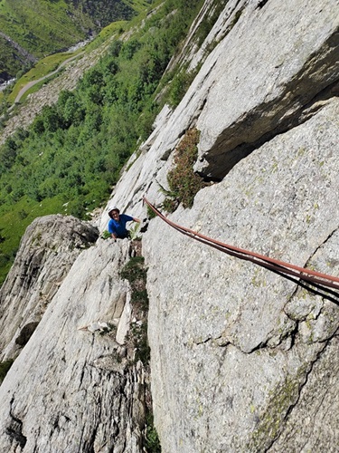 Petite falaise de Séloge, voie Balade..., longueur L3